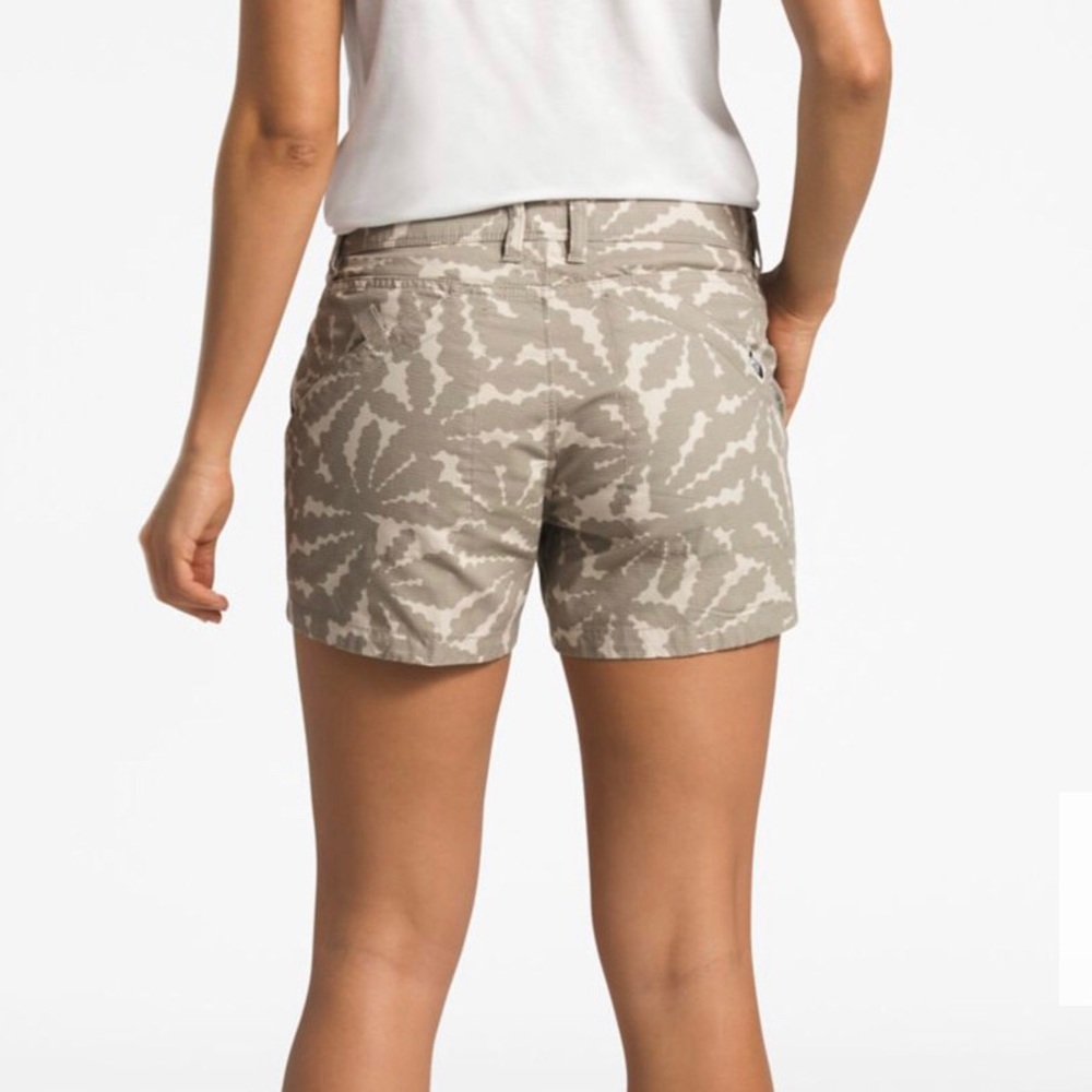 The North Face Camo Shorts Standard Fit, Size 10 New with Tag - Picture 3 of 9